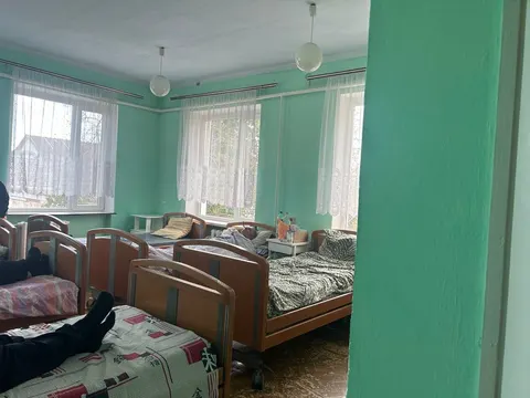Дрон атакував автобус у Херсоні: п'ятеро поранених, серед них підліток