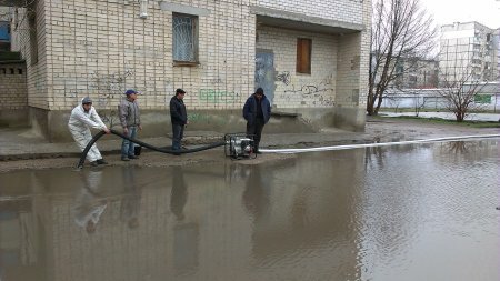 Городские коммунальщики приобрели водооткачивающую помпу 